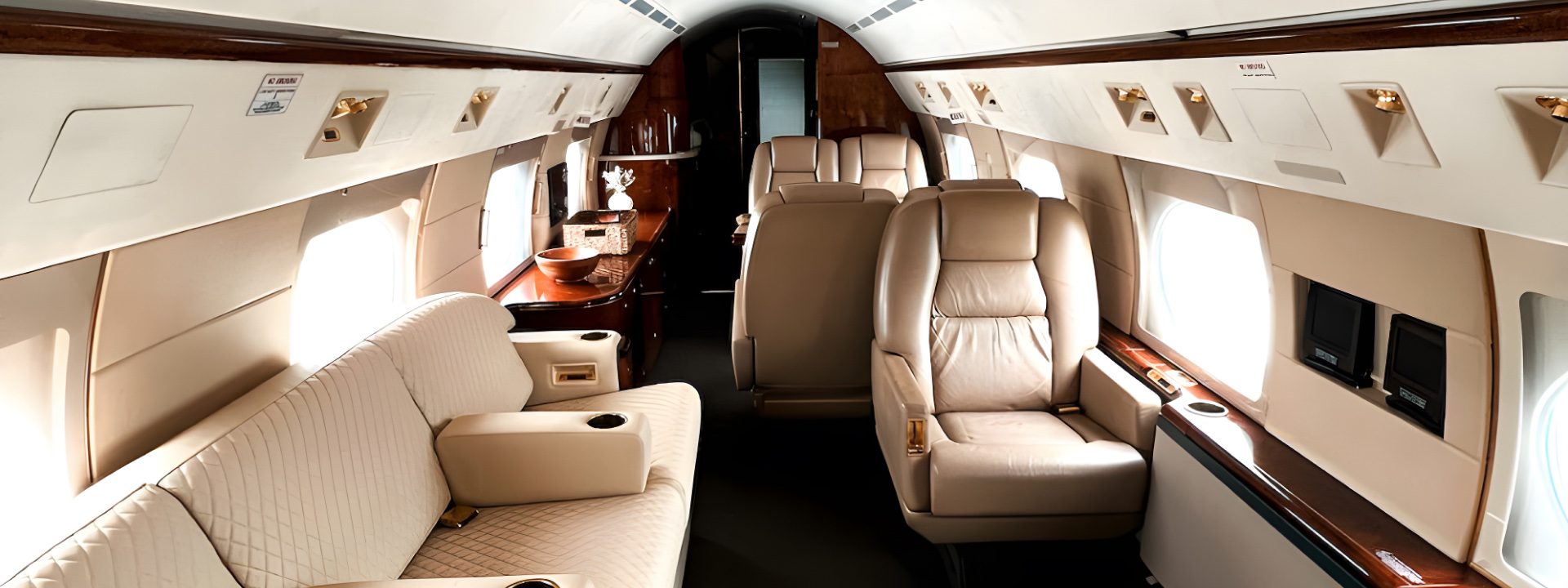 WHAT TO EXPECT WHEN TRAVELING BY PRIVATE JET