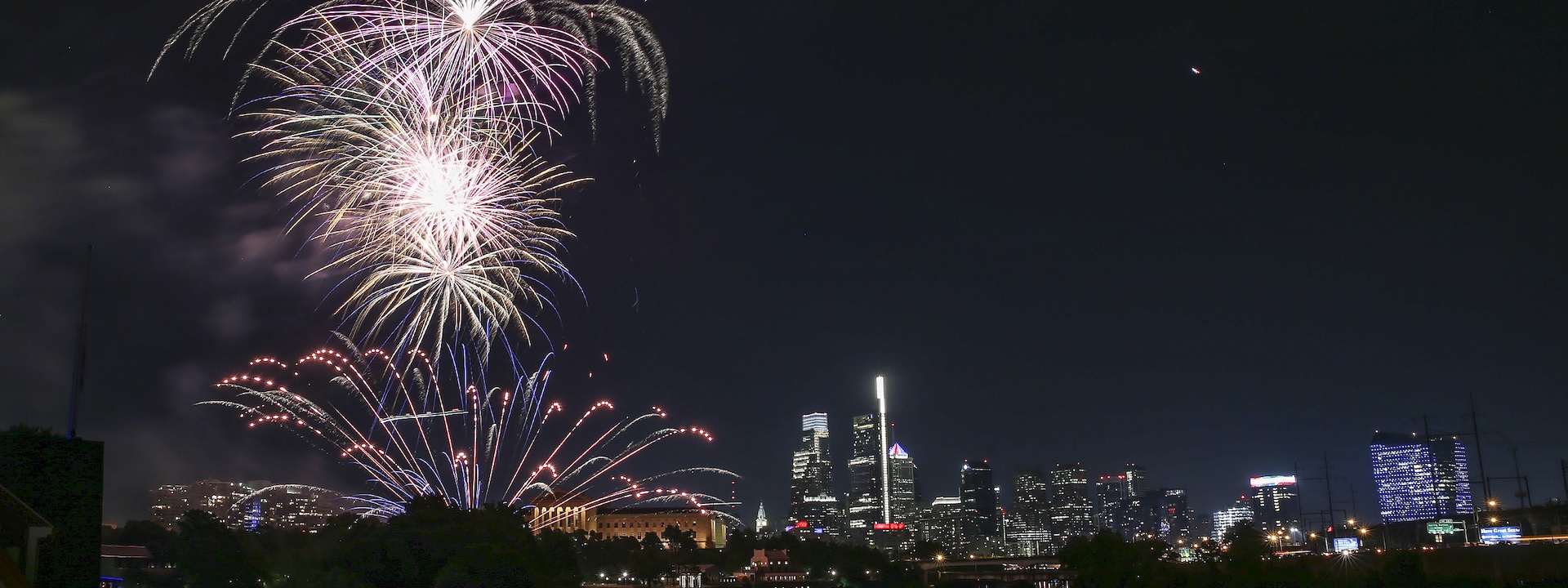 THE BEST FIREWORKS DISPLAYS TO ILLUMINATE YOUR FAMILY’S SUMMER GETAWAY 